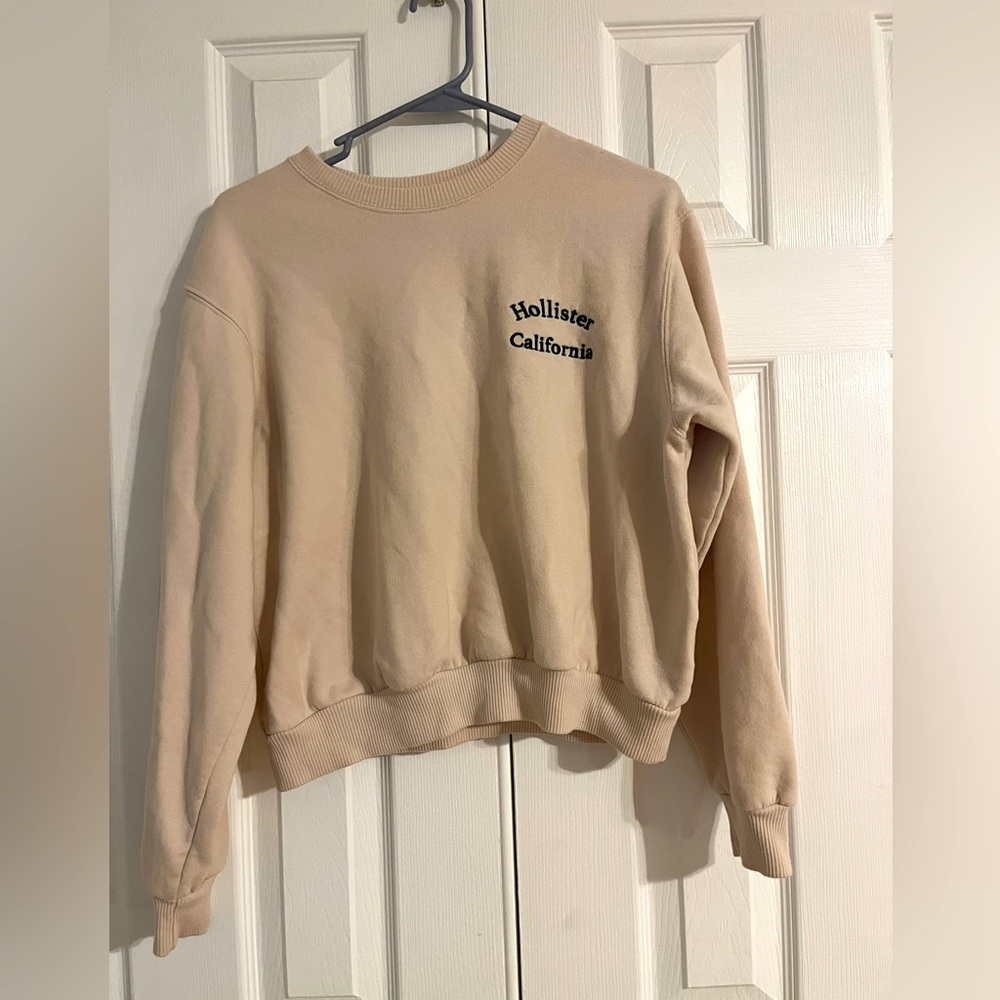 Hollister crewneck sweatshirt cream color extra small
